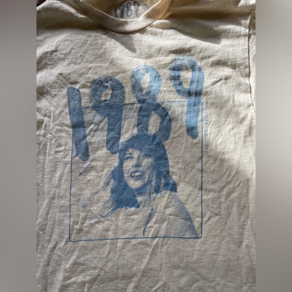 1989 Taylor’s version t shirt! Authentic merch!